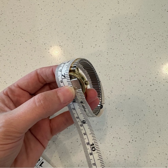 Timex Indiglo Two-Tone Gold and Silver Water Resistant Watch - Picture 4 of 5